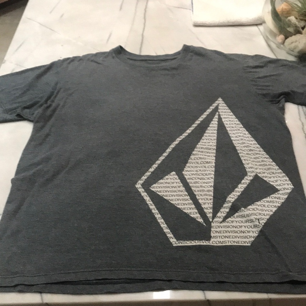 VO com slim fit t-shirt Large